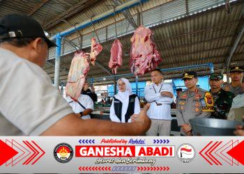 Bupati Ipuk dan Forkopimda Banyuwangi Pantau Harga Bahan Pokok di Pasar Tradisional