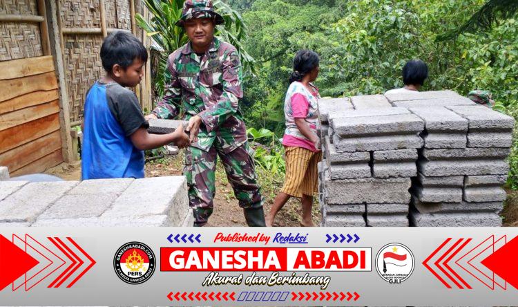 Rumahnya Direhab TNI, Bocah 11 Tahun Turut Membantu Melansir Material