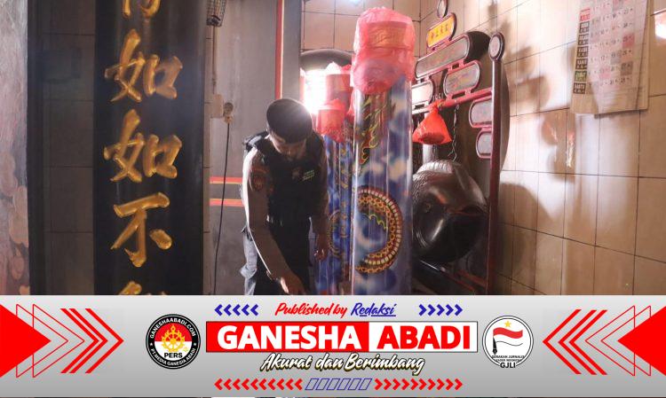 Polres Pelabuhan Tanjungperak Sterilisasi Klenteng Jelang Perayaan Imlek