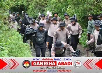 Gerakan Indonesia ASRI : Polres Magetan Gelar Korve di Jalur Pendakian Gunung Lawu