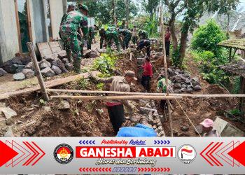 Antisipasi Longsor, Talud Masjid Sepanjang Tiga Belas Meter Jadi Target Satgas TMMD 127 Di Desa Kembang