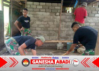Personel Satgas TMMD Ke-127 Kodim 1514/Morotai Laksanakan Penyusunan Batu Bata RTLH di Desa Mandiri