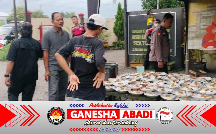 Dapur Berkah Ramadan Polsek Pakal: 600 Porsi Buka Puasa untuk Warga di Surabaya