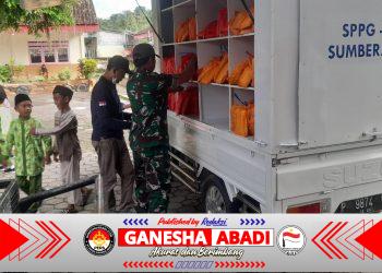 Anggota Koramil Pesanggaran Peran Aktif Melakukan Pendampingan dan Pendistribusan MBG Selama Bulan Suci Ramadan