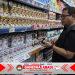 Sonny T. Danaparamita Lakukan Pengawasan Harga dan Masa Kedaluwarsa Susu Kaleng Serta bapokting di Salah Satu Ritel modern Banyuwangi.