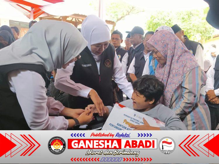 Berkah Ramadan, Gubernur Khofifah Salurkan Berbagai Bansos dan Tali Asih untuk Warga Banyuwangi