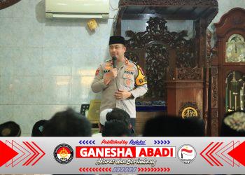 Kapolres Gresik Sholat Jumat di Masjid Ainul Yaqin Wringinanom, Ajak Warga Jaga Kamtibmas Selama Ramadan