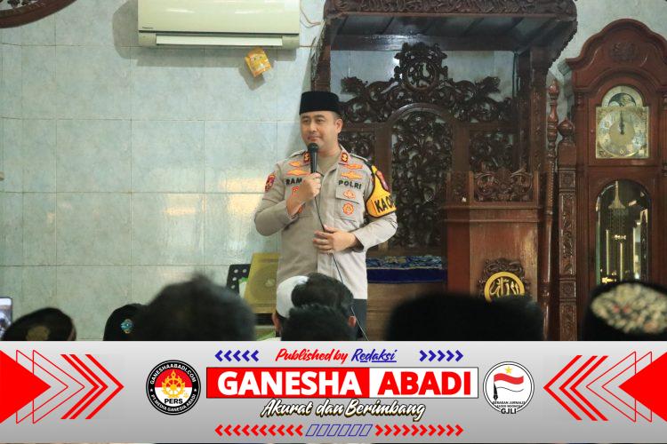 Kapolres Gresik Sholat Jumat di Masjid Ainul Yaqin Wringinanom, Ajak Warga Jaga Kamtibmas Selama Ramadan