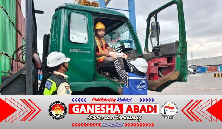 Berbagi Kebahagiaan di Bulan Ramadhan, Setiap Hari TPS Bagikan Takjil kepada Pengemudi Truk dan Mitra Kerja