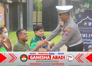 Cepat Dekat Bersahabat : Polres Probolinggo Buka Layanan Samsat dan Sim Keliling Sambil Berbagi Takjil