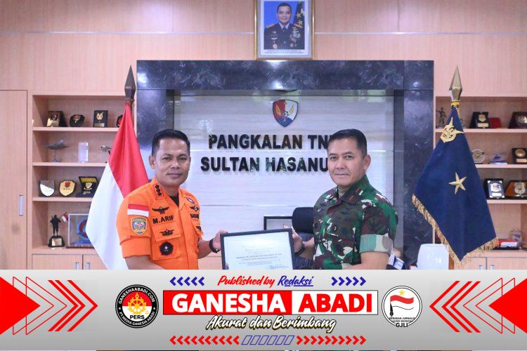 Danlanud Sultan Hasanuddin Terima Penghargaan Basarnas atas Dedikasi Operasi SAR ATR 42-500