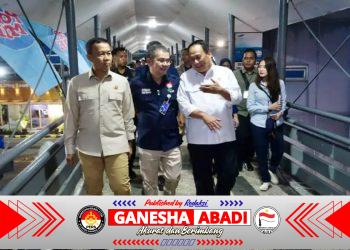 Wakil Menteri Perhubungan Suntana, turun langsung meninjau kepadatan antrean kendaraan