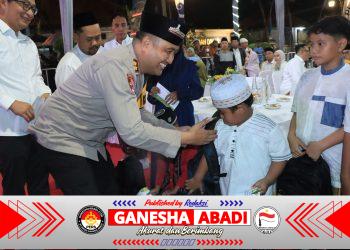 Polres Gresik Kawal Meriahnya Kontes Bandeng Kawak 2026, Polisi Sapa Warga di Bandar Grisse