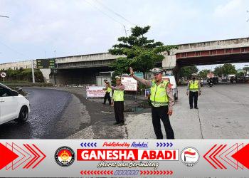 Untuk Kelancaran Arus Balik, Polda Jateng Lagi Lakukan Penyekatan Truk Sumbu Tiga di Ujung Tol Kaligawe