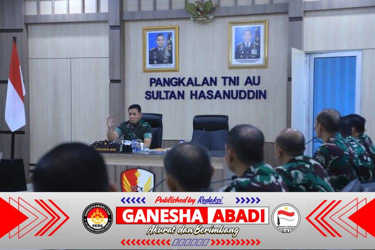 Komandan Lanud Sultan Hasanuddin Pimpin Rapat Staf, Tekankan Kepemimpinan Berbasis Keteladanan dan Kecerdasan Emosional