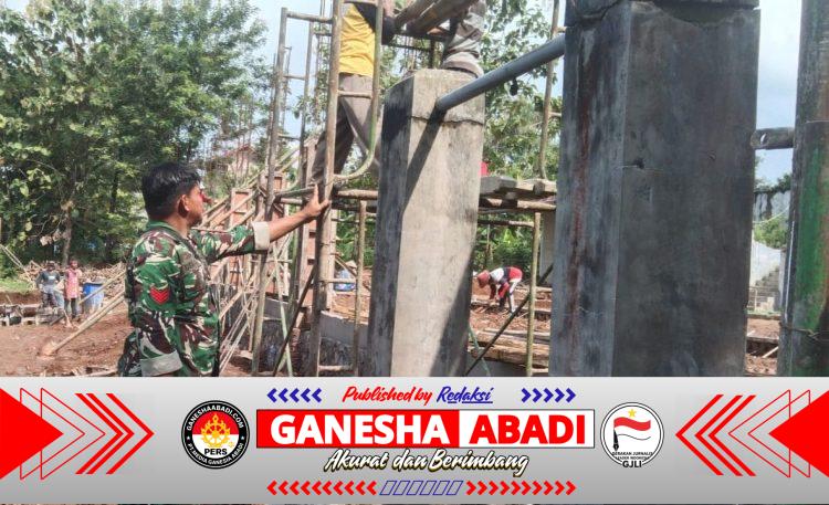 Pastikan Berjalan Lancar, Babinsa Dampingi Pembangunan KDKMP