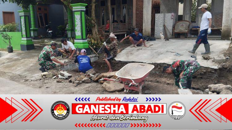 Babinsa Jaga Semangat Gotong Royong dalam Pembangunan Talud Jalan