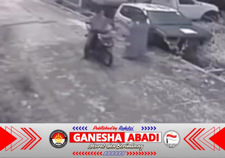 DUA ANAK YATIM BARU DAPAT SANTUNAN DARI MASJID UNTUK kebutuhan Lebaran Raib Kejambret