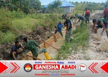 Personel Satgas TMMD Ke-127 Kodim 1514/Morotai Laksanakan Pemasangan Mal dan Pengecoran Drainase di Gotalamo
