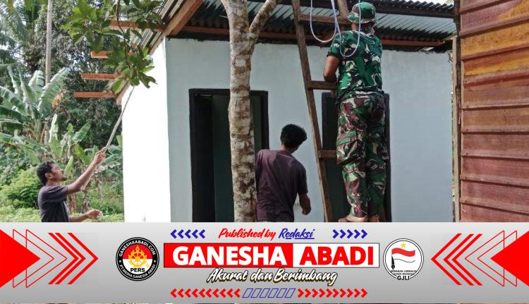 Personel TMMD Ke-127 Kodim 1514/Morotai Laksanakan Pengecatan MCK di Desa Dehegila