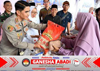 Kapolresta Banyuwangi Pantau Pasar Murah Tukangkayu, Pastikan Warga Mudah Akses Bahan Pokok