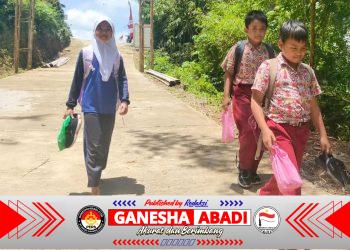 ‎Kini Ubaik Dan Temannya Tidak Kwatir Terlambat Sekolah Berkat TMMD 127 Kodim Wonogiri
