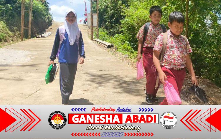 ‎Kini Ubaik Dan Temannya Tidak Kwatir Terlambat Sekolah Berkat TMMD 127 Kodim Wonogiri