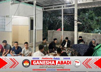 Suasana Penuh Kehangatan, Satgas TMMD 127 Buka Puasa Bersama Warga Desa Kembang