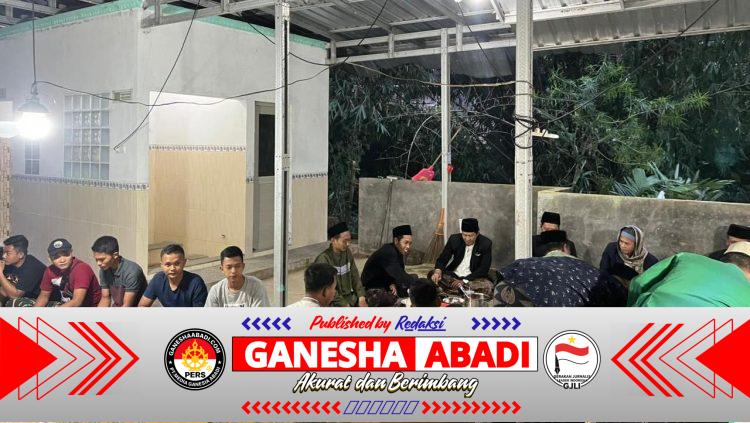 Suasana Penuh Kehangatan, Satgas TMMD 127 Buka Puasa Bersama Warga Desa Kembang