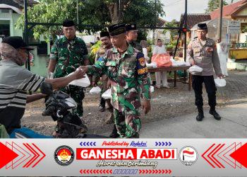 Peduli Ramadan, Sinergi TNI-Polri Bersama Persit KCK Ranting 12 Koramil Pesanggaran Gelar Berbagi Takjil