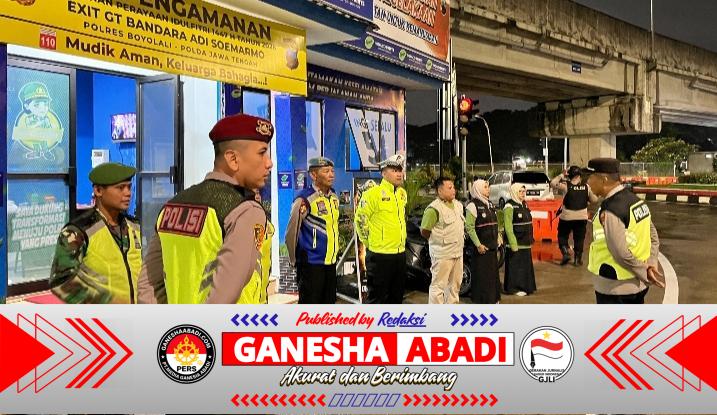 Aksi Sigap Babinsa di Exit Tol Adi Soemarmo, Arus Balik Lebaran Aman dan Pemudik Terbantu