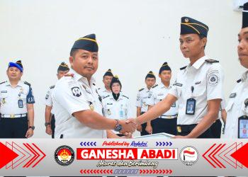 Tunjukkan Kontribusi Nyata pada Pengembangan SAE, Kalapas Banyuwangi Anugerahkan Penghargaan Pegawai Teladan