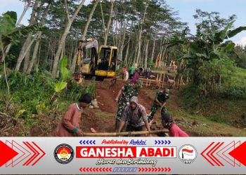 Gotong Royong TNI Dan Warga Dalam Percepatan Pembangunan Jembatan Gantung Garuda