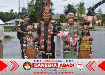 Kodim 1710/Mimika Gelar Tradisi Penyambutan Dandim dan Ketua Persit KCK