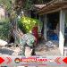 Babinsa dan Warga Gotong Royong Renovasi Rumah Tidak Layak