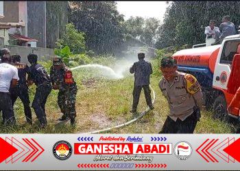 Upaya Kesiapsiagaan Bencana, Babinsa Joyotakan Gelar Latihan Pengoperasian Mesin Genset