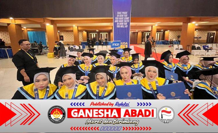 Lulus dari Fakultas Keperawatan UNAIR, Nadia Putri Salsabila Raih Momen Membanggakan