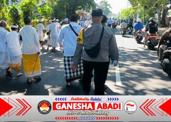 Tradisi Sakral Mepeed Ngangget Don Bingin di Denpasar Timur Berlangsung Khidmat, Sinergitas Aparat dan Adat Jadi Pilar Utama