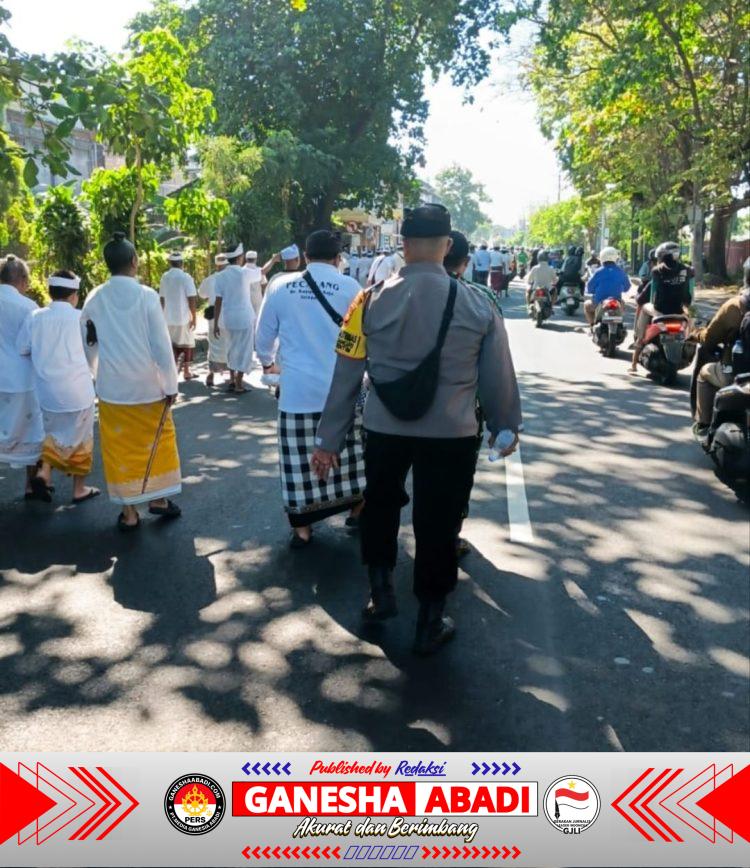 Tradisi Sakral Mepeed Ngangget Don Bingin di Denpasar Timur Berlangsung Khidmat, Sinergitas Aparat dan Adat Jadi Pilar Utama
