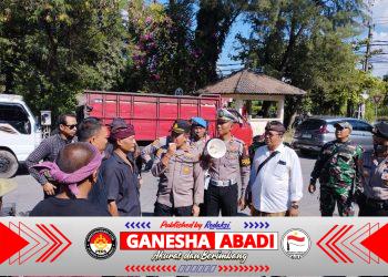 Ratusan Massa Forum SSB Bergerak ke Kantor KLH Bali-Nusra, Dikawal Ketat Aparat