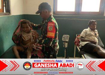 Aparat Gabungan TNI Bersama RSUD Mulia dan PMI Kab Puncak Jaya Evakuasi Pengungsi Korban Penembakan KKB di Distrik Sinak