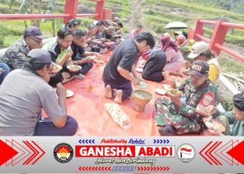 Babinsa Bersama Warga Desa Mendelem Gelar Tasyakuran dan Doa Bersama Atas Selesainya Jembatan Garuda 