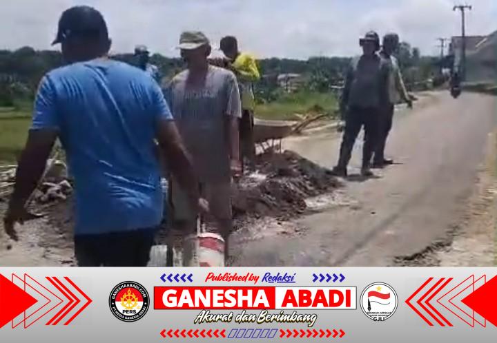 Jalan Rusak Parah di Desa Tulungrejo Banyuwangi Diabaikan, Warga Turun Tangan: Pemerintah Daerah Dinilai Lalai, Potensi Pelanggaran Hukum Mengemuka