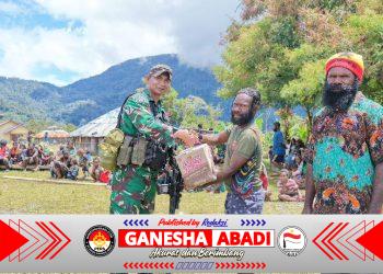 Kodim 1714/Puncak Jaya Peduli Pengungsi dan Salurkan Bantuan Kemanusiaan di Kampung Tirineri
