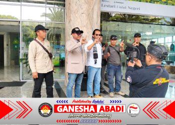 SEMPAT DIHALANGI, AKTIVIS BANYUWANGI TETAP TEMBUS AUDIENSI DI PERHUTANI