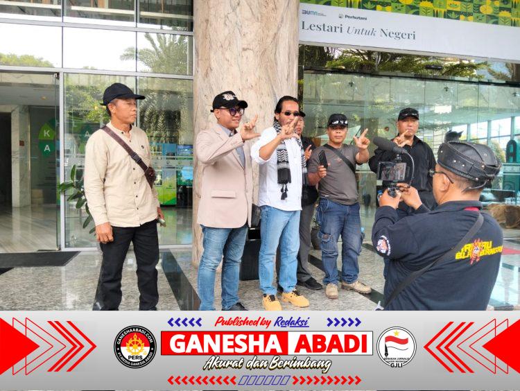 SEMPAT DIHALANGI, AKTIVIS BANYUWANGI TETAP TEMBUS AUDIENSI DI PERHUTANI