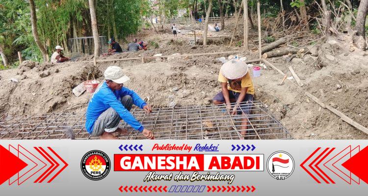 Semangat Tak Terbendung! Konstruksi Besi Jembatan Gantung Garuda di Cerme Kian Menguat