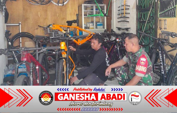 Implementasikan Bintahwil, Babinsa Joyoyakan Motivasi Pelaku UMKM Pedagang Sepeda