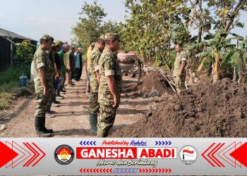 Sebelum Bekerja Satgas TMMD 128 Melaksanakan Apel Pagi Dan Senam
