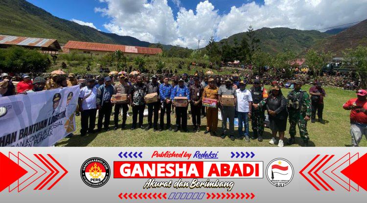 TNI-Polri Kawal Ketat Penyaluran Bantuan Pengungsi Kampung Kembru di Puncak Jaya